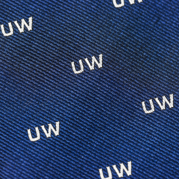 Jedwabny krawat z literami „UW”